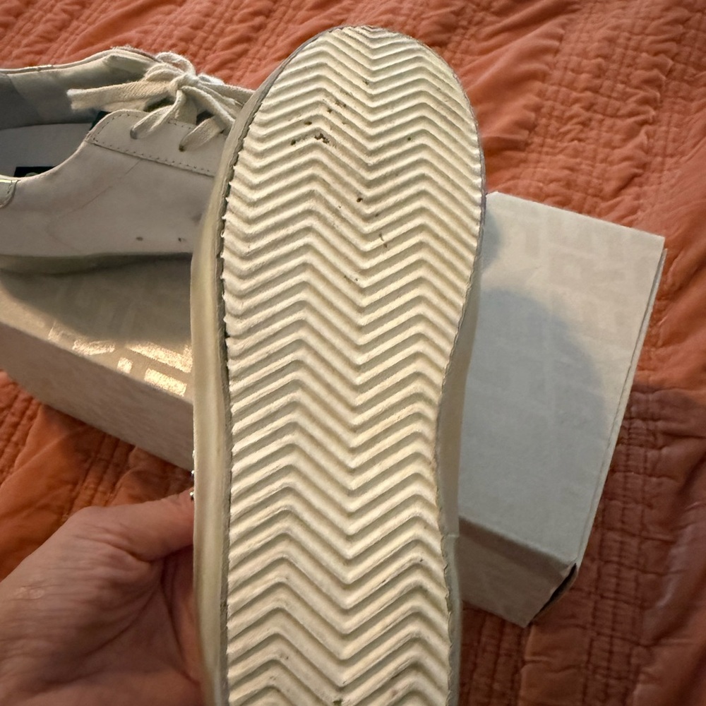 Golden Goose White Leather Sneakers with Gold Star - Picture 3 of 3